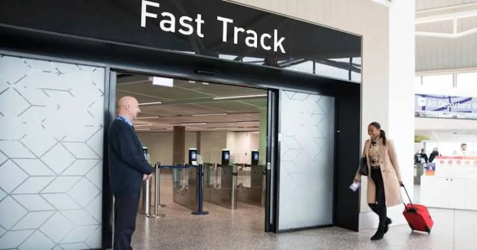 Fast Track Quá Cảnh (Transit Fast Track)