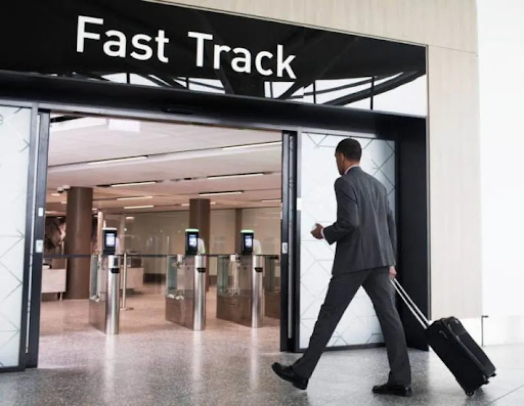 Fast Track Khởi Hành (Departure Fast Track)